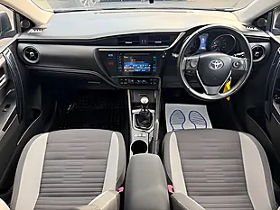 Used 2015 Toyota Auris Icon Blue - Interior and Exterior details 16