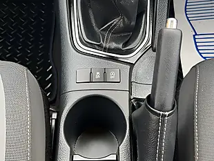 Used 2015 Toyota Auris Icon Blue - Interior and Exterior details 18