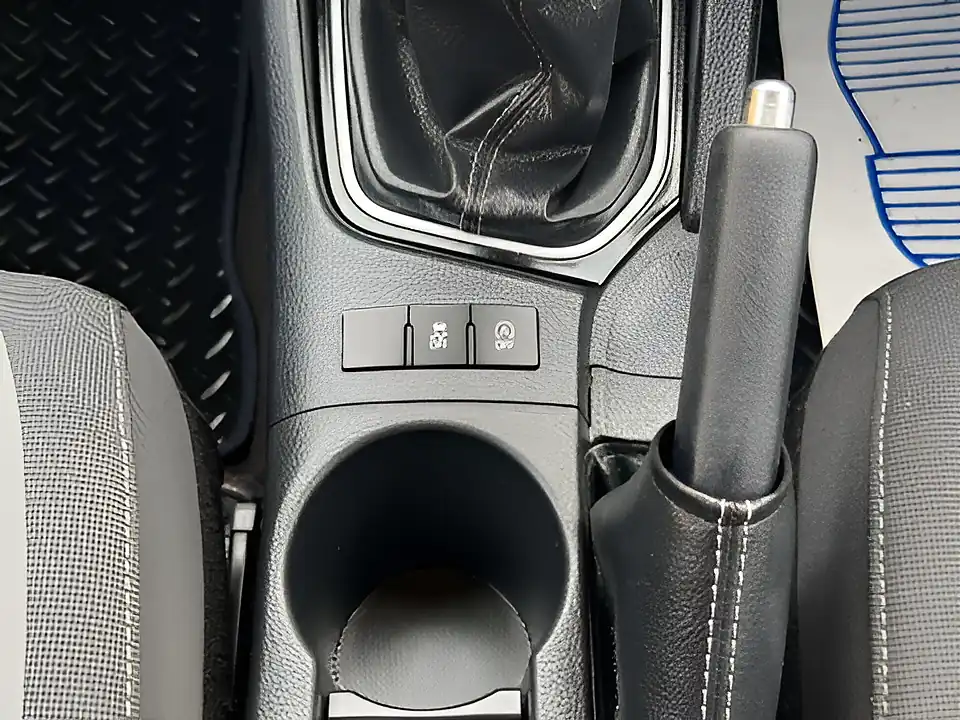 Used 2015 Toyota Auris Icon Blue - Interior and Exterior details 18