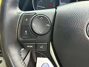 Used 2015 Toyota Auris Icon Blue - Interior and Exterior details 19