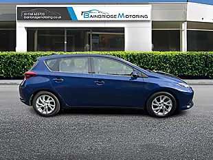 Used 2015 Toyota Auris Icon Blue - Interior and Exterior details 2