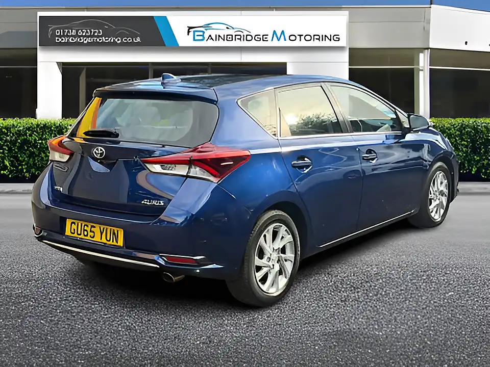 Used 2015 Toyota Auris Icon Blue - Interior and Exterior details 3