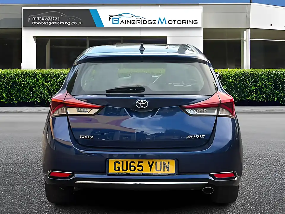 Used 2015 Toyota Auris Icon Blue - Interior and Exterior details 4