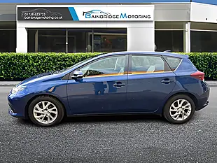 Used 2015 Toyota Auris Icon Blue - Interior and Exterior details 6