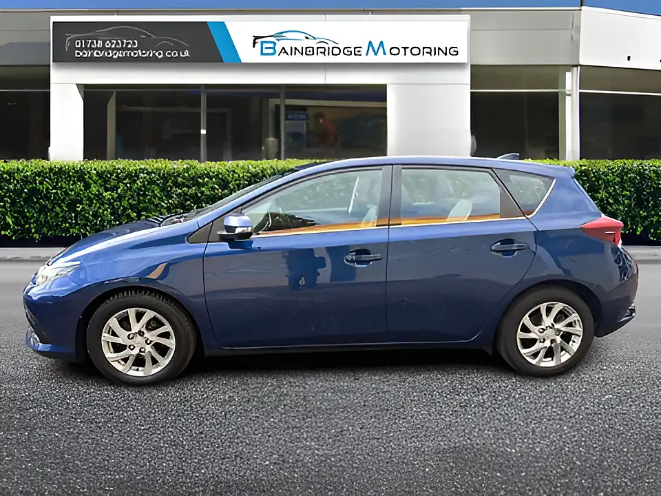 Used 2015 Toyota Auris Icon Blue - Interior and Exterior details 6