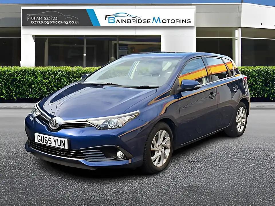 Used 2015 Toyota Auris Icon Blue - Interior and Exterior details 7