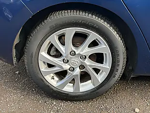 Used 2015 Toyota Auris Icon Blue - Interior and Exterior details 9