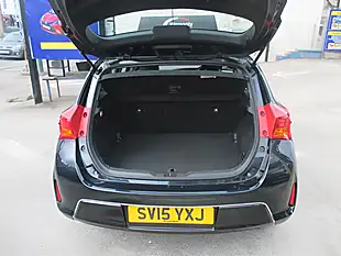 Used 2015 Toyota Auris Icon Grey - Interior and Exterior details 6