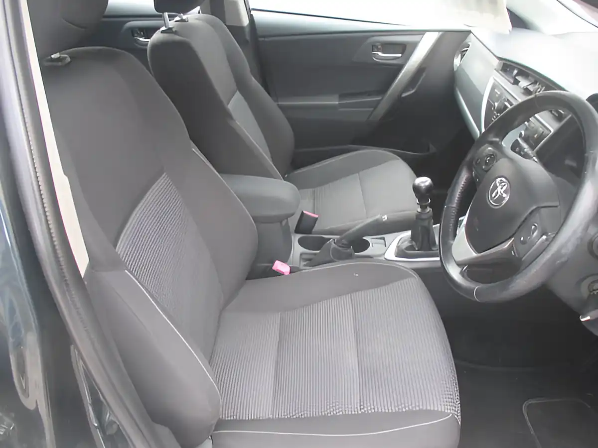 Used 2015 Toyota Auris Icon Grey - Interior and Exterior details 8
