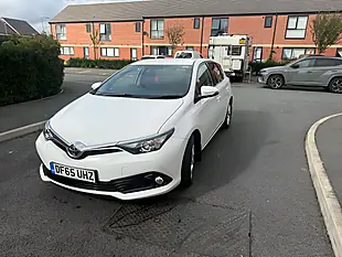 Used 2015 Toyota Auris Icon - Interior and Exterior details 4