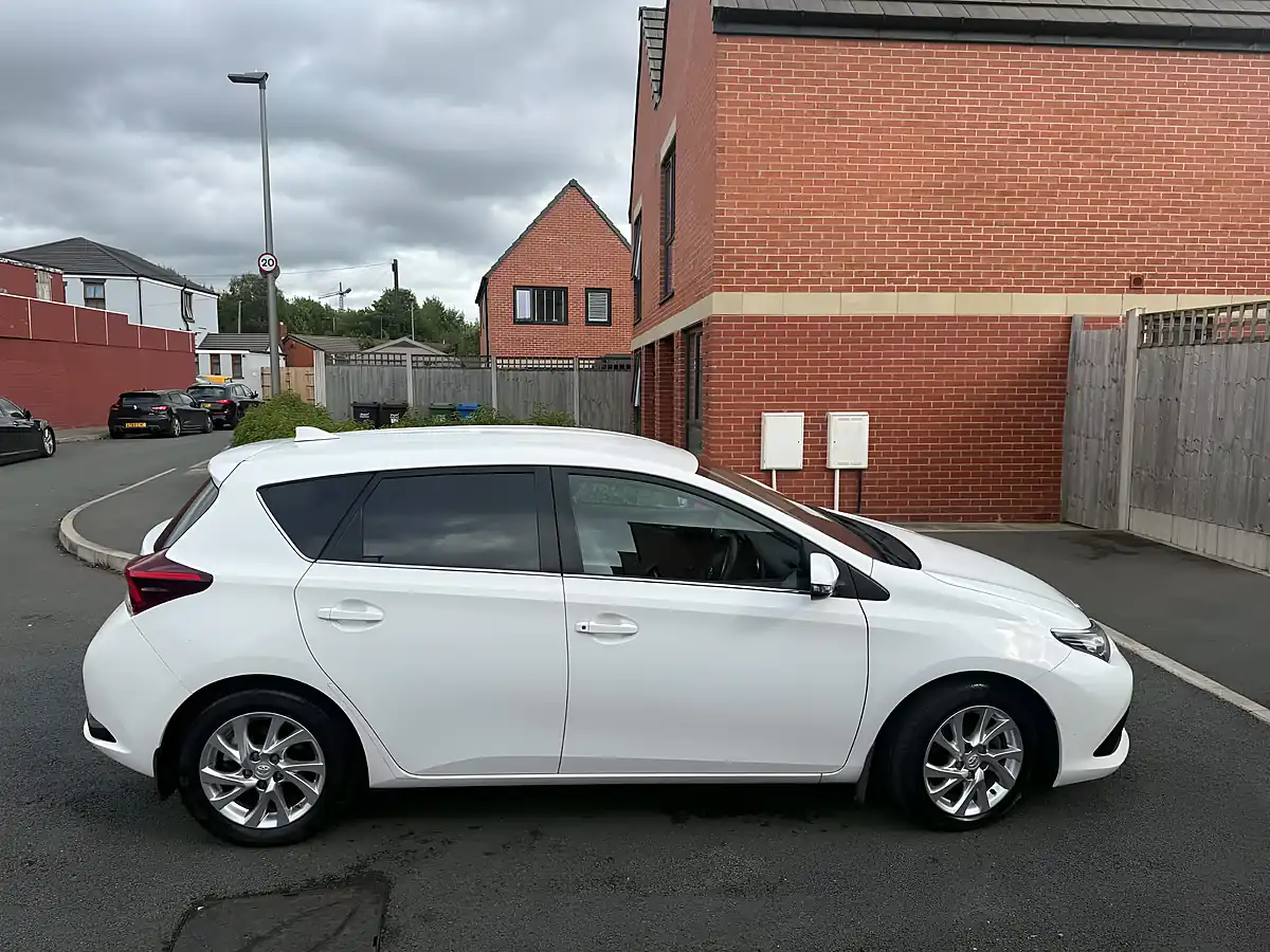 Used 2015 Toyota Auris Icon - Interior and Exterior details 8