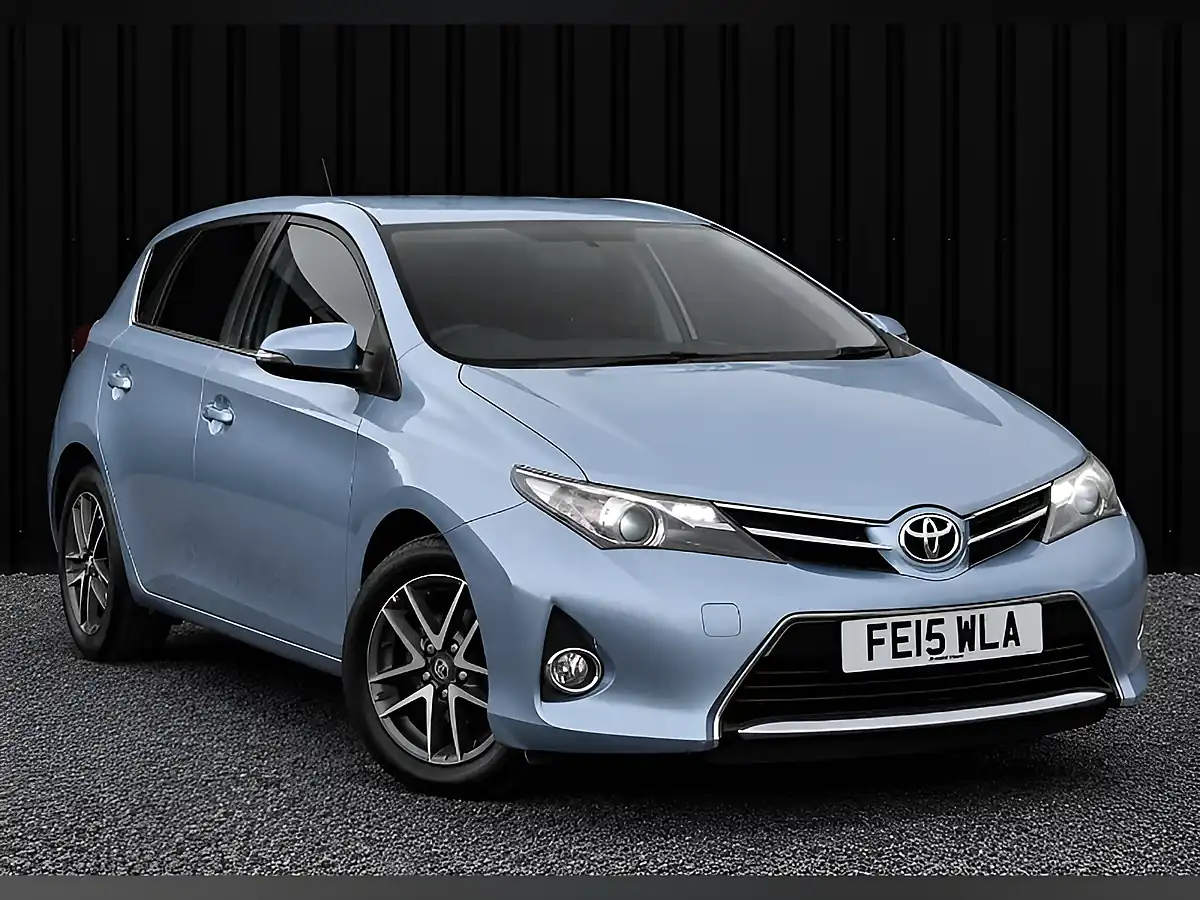 Used 2015 Toyota Auris Icon Plus Blue - Front View