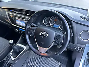 Used 2015 Toyota Auris Icon Plus Blue - Interior and Exterior details 10
