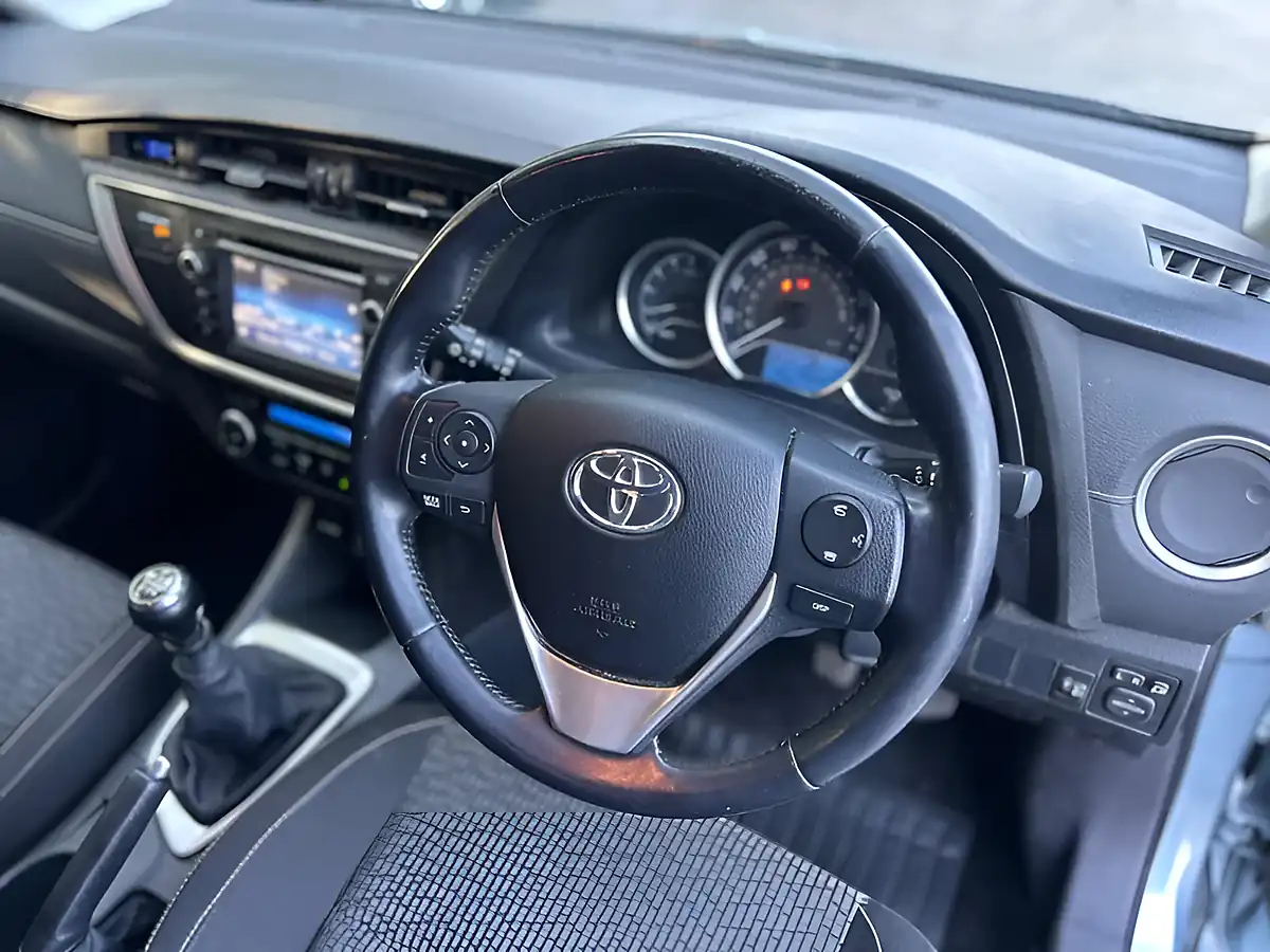 Used 2015 Toyota Auris Icon Plus Blue - Interior and Exterior details 10