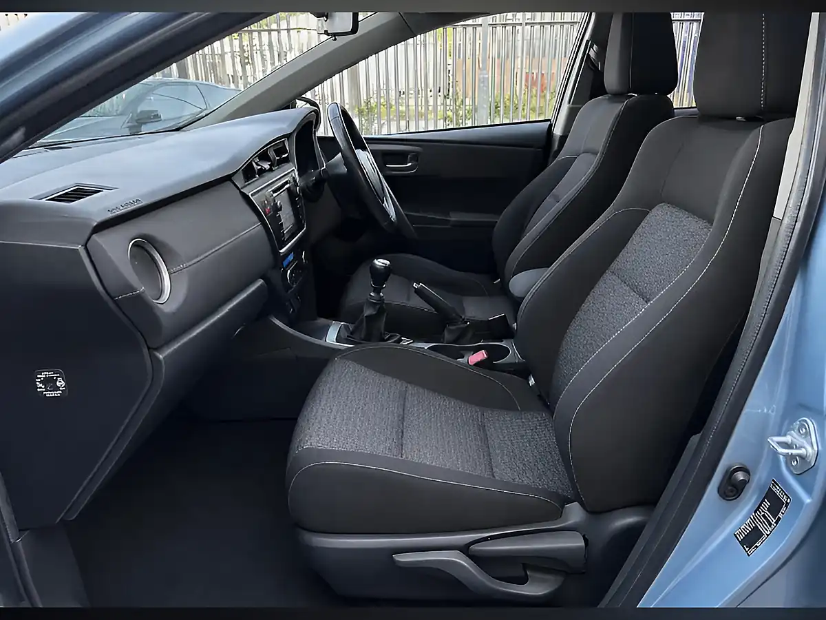 Used 2015 Toyota Auris Icon Plus Blue - Interior and Exterior details 11