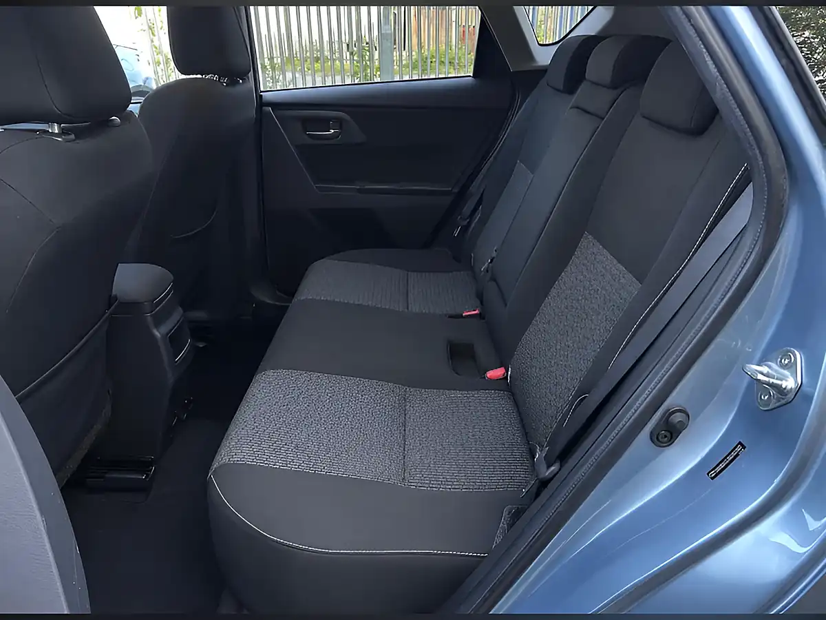 Used 2015 Toyota Auris Icon Plus Blue - Interior and Exterior details 13
