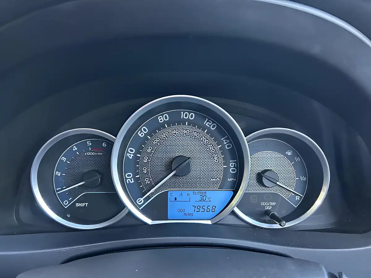 Used 2015 Toyota Auris Icon Plus Blue - Interior and Exterior details 15