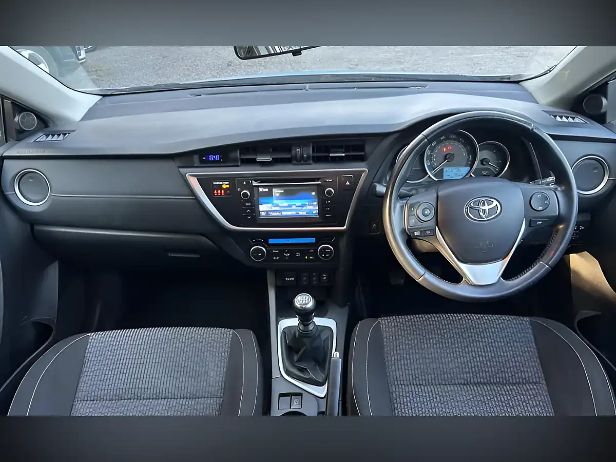 Used 2015 Toyota Auris Icon Plus Blue - Interior and Exterior details 3