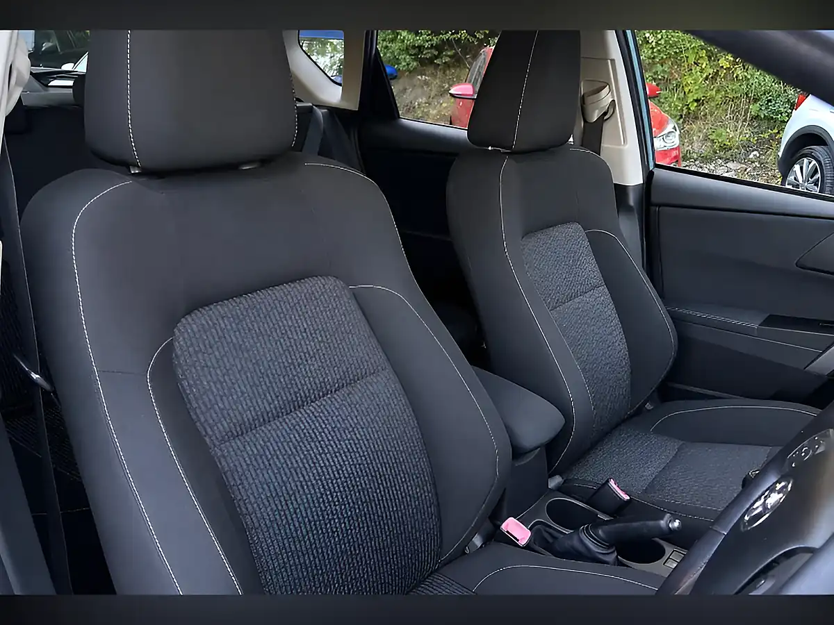Used 2015 Toyota Auris Icon Plus Blue - Interior and Exterior details 4