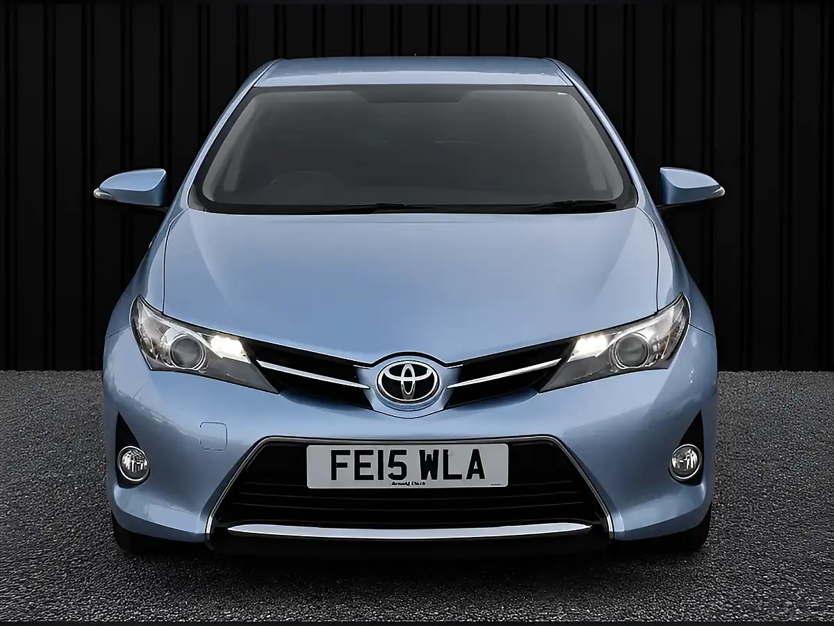 Used 2015 Toyota Auris Icon Plus Blue - Interior and Exterior details 5