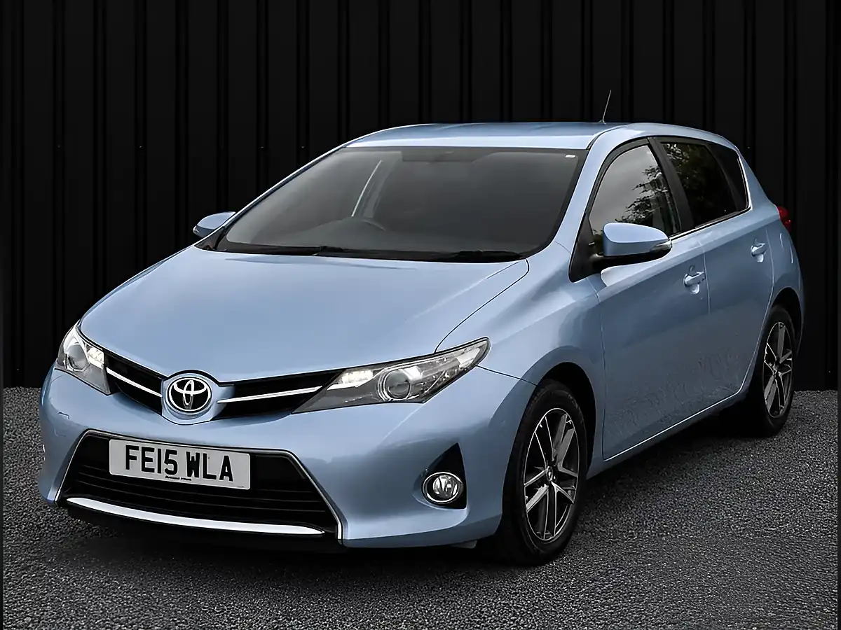Used 2015 Toyota Auris Icon Plus Blue - Interior and Exterior details 6