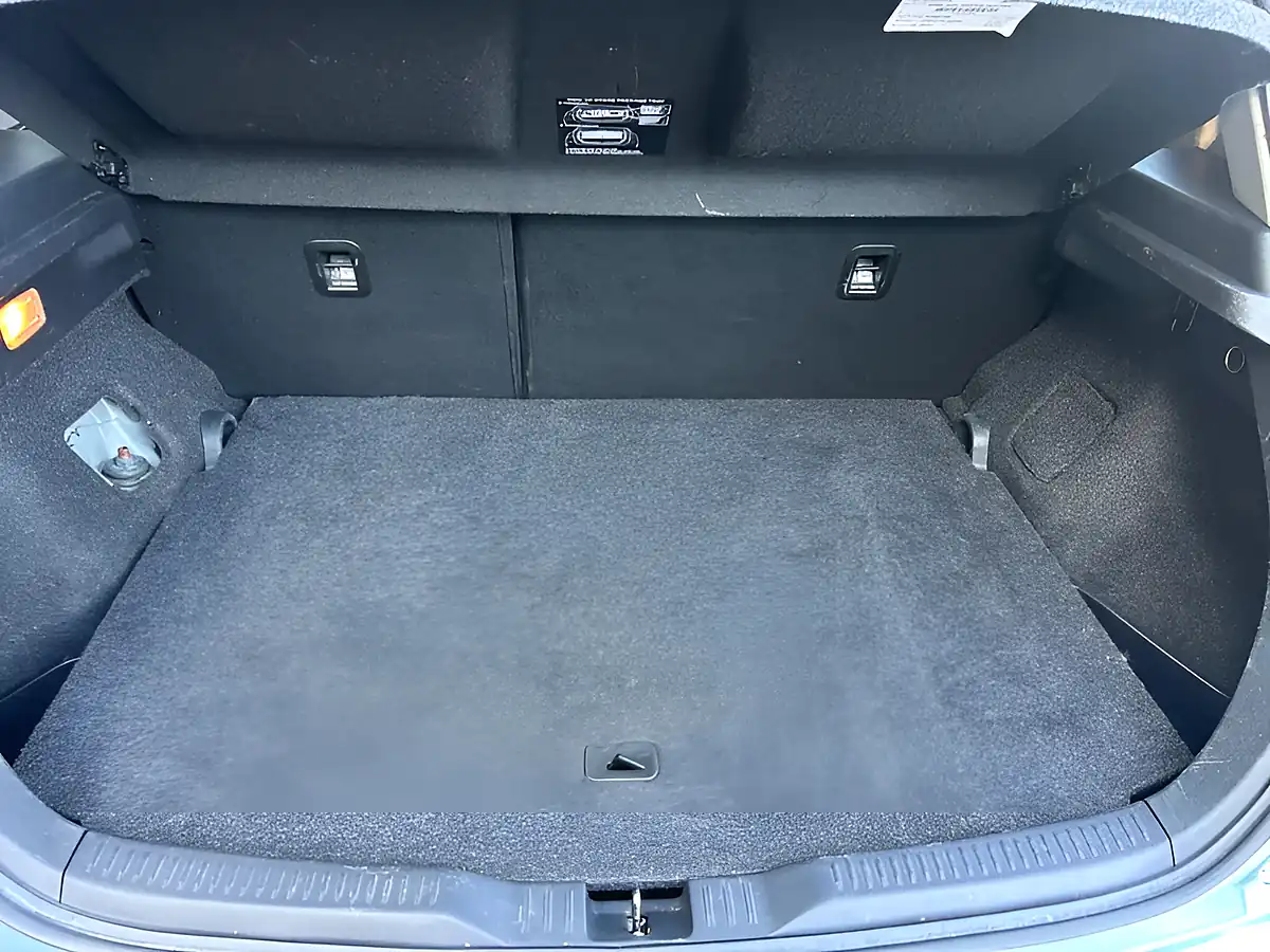 Used 2015 Toyota Auris Icon Plus Blue - Interior and Exterior details 9