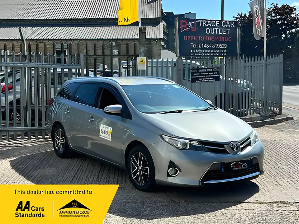 Used 2015 Toyota Auris Icon Plus Grey - Interior and Exterior details 2