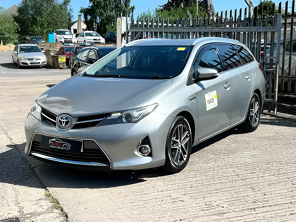 Used 2015 Toyota Auris Icon Plus Grey - Interior and Exterior details 4