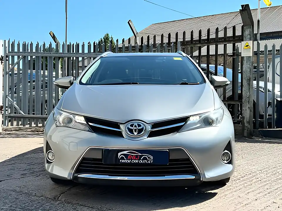 Used 2015 Toyota Auris Icon Plus Grey - Interior and Exterior details 7