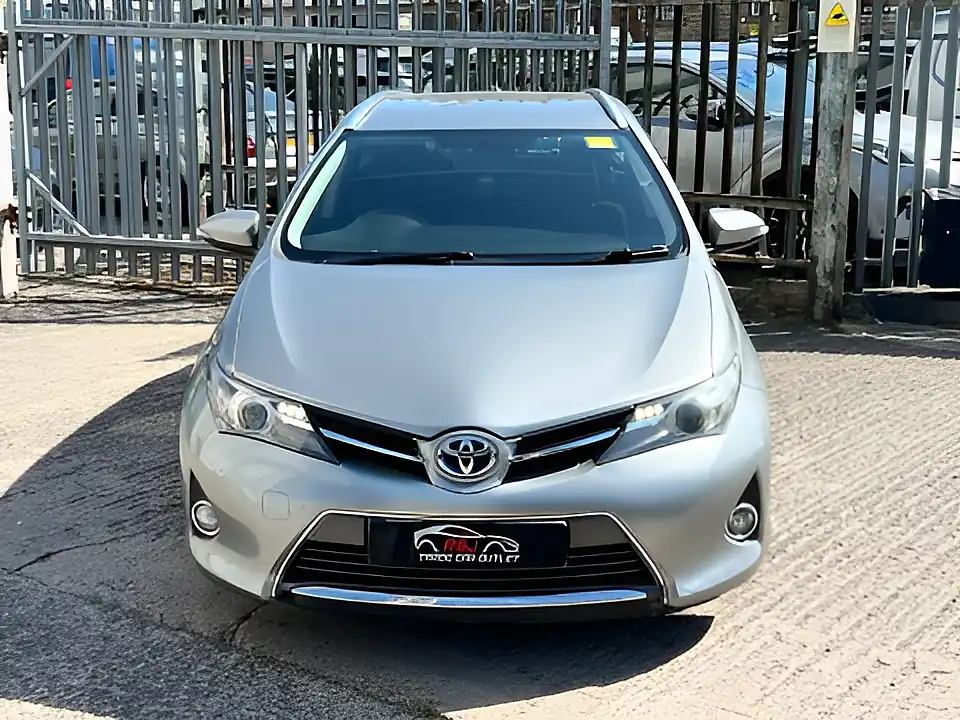 Used 2015 Toyota Auris Icon Plus Grey - Interior and Exterior details 8