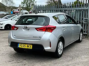 Used 2015 Toyota Auris Icon Silver - Interior and Exterior details 10