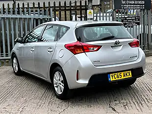 Used 2015 Toyota Auris Icon Silver - Interior and Exterior details 11