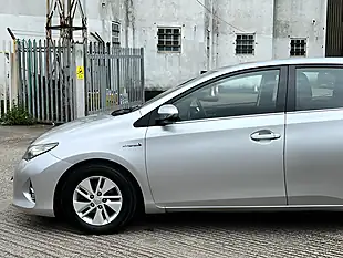 Used 2015 Toyota Auris Icon Silver - Interior and Exterior details 17