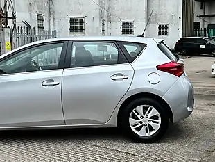 Used 2015 Toyota Auris Icon Silver - Interior and Exterior details 18