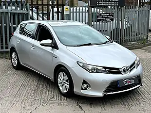 Used 2015 Toyota Auris Icon Silver - Interior and Exterior details 5