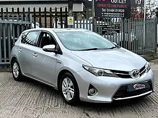 Used 2015 Toyota Auris Icon Silver - Interior and Exterior details 6