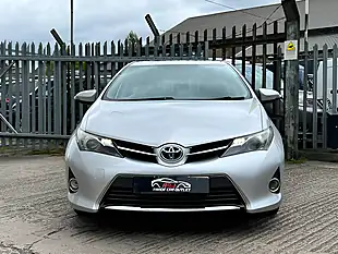 Used 2015 Toyota Auris Icon Silver - Interior and Exterior details 7
