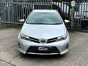 Used 2015 Toyota Auris Icon Silver - Interior and Exterior details 8