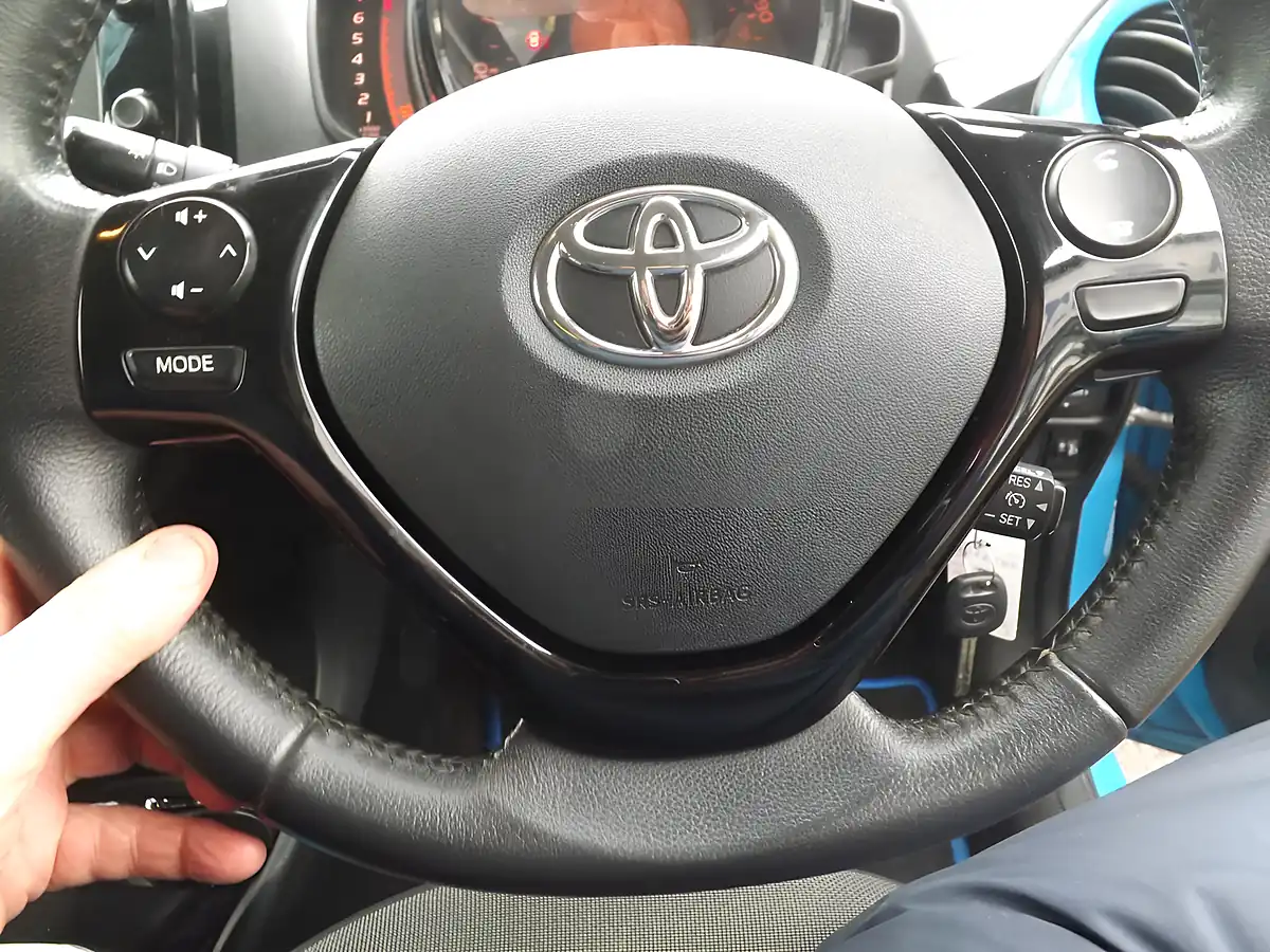 Used 2015 Toyota Aygo X-Cite Blue - Interior and Exterior details 11
