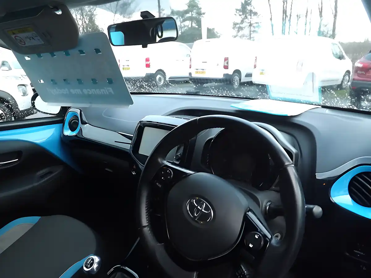 Used 2015 Toyota Aygo X-Cite Blue - Interior and Exterior details 12