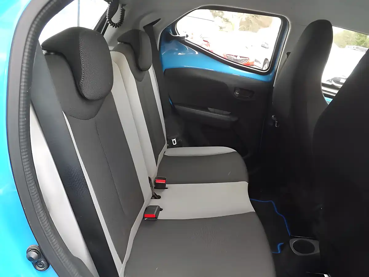 Used 2015 Toyota Aygo X-Cite Blue - Interior and Exterior details 17