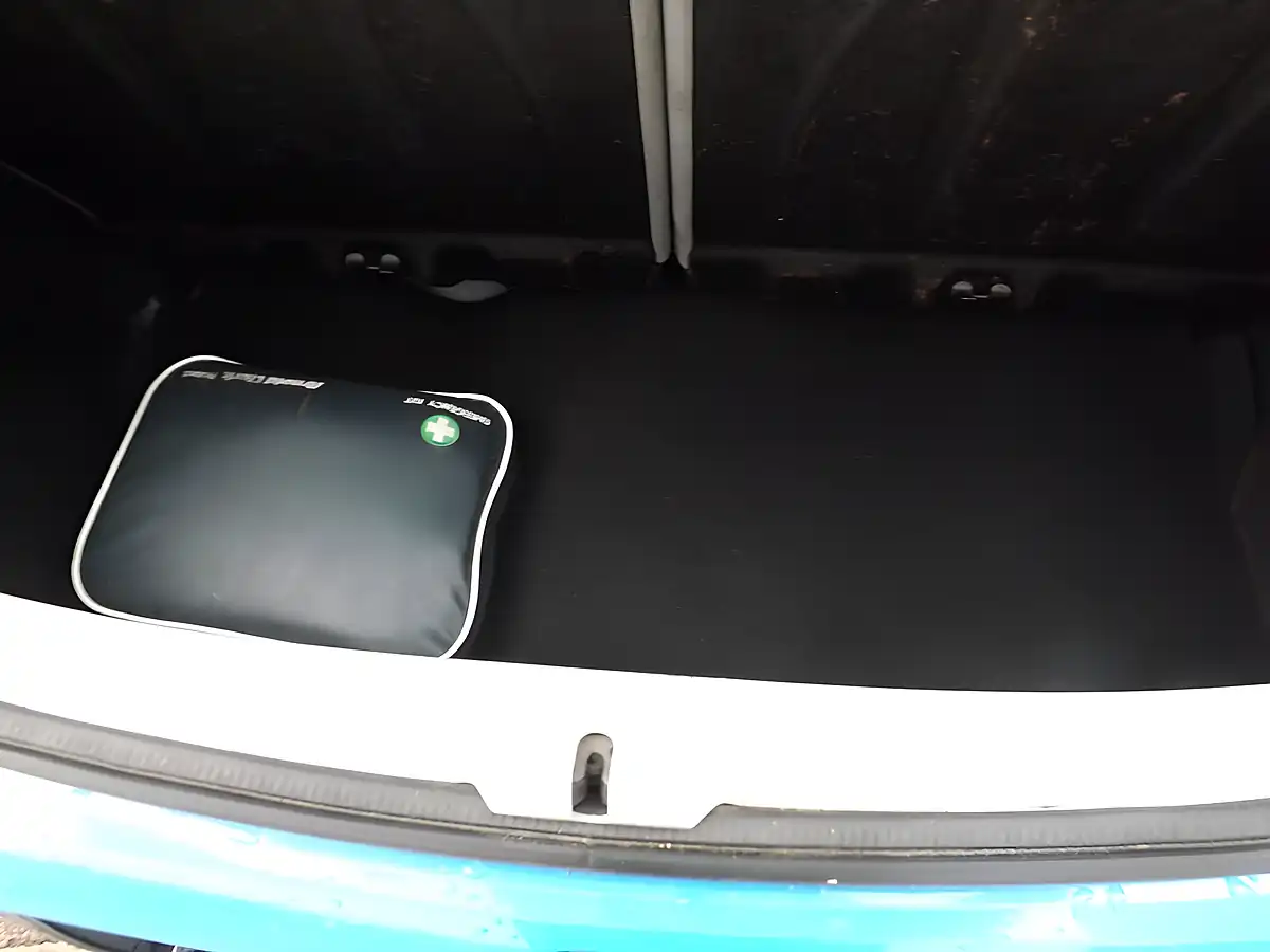 Used 2015 Toyota Aygo X-Cite Blue - Interior and Exterior details 18