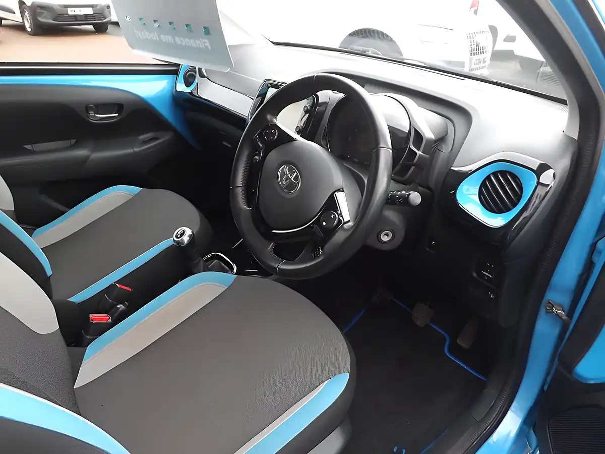 Used 2015 Toyota Aygo X-Cite Blue - Interior and Exterior details 5