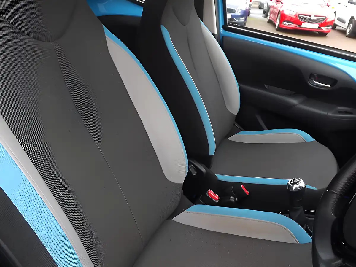 Used 2015 Toyota Aygo X-Cite Blue - Interior and Exterior details 7