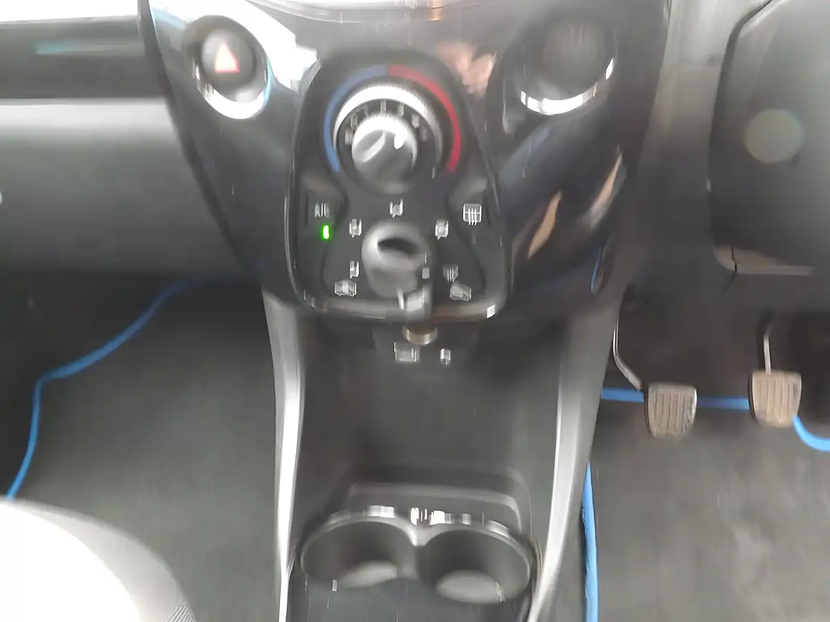 Used 2015 Toyota Aygo X-Cite Blue - Interior and Exterior details 8