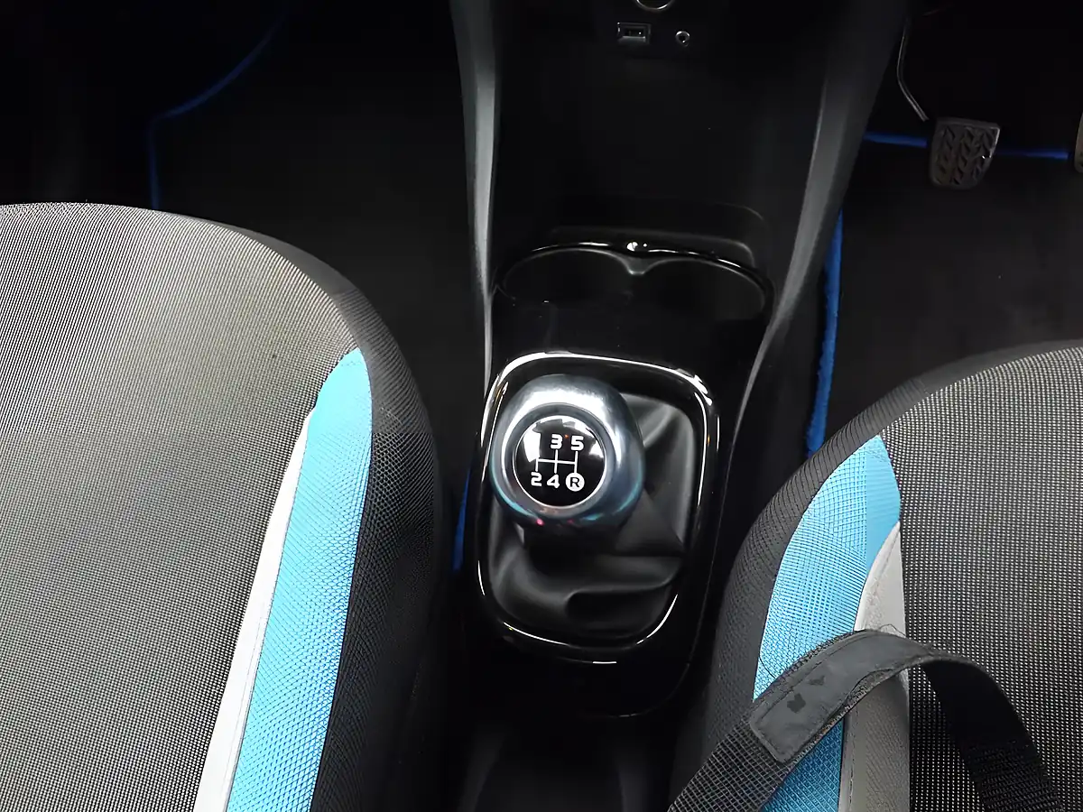 Used 2015 Toyota Aygo X-Cite Blue - Interior and Exterior details 9