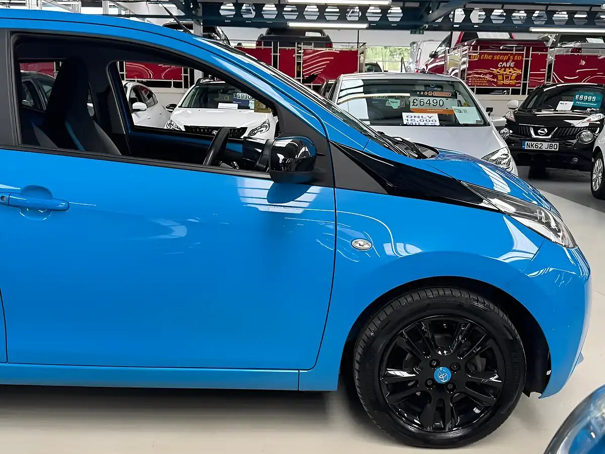 Used 2015 Toyota Aygo X-Cite Blue - Interior and Exterior details 10