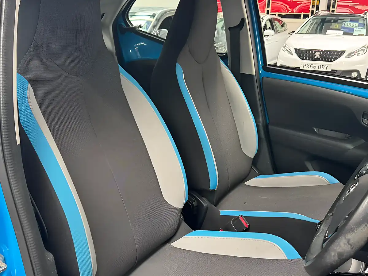 Used 2015 Toyota Aygo X-Cite Blue - Interior and Exterior details 12