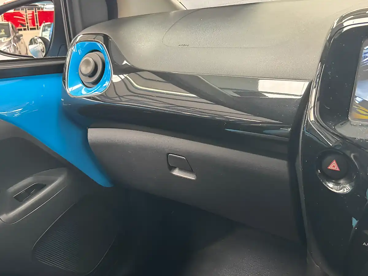 Used 2015 Toyota Aygo X-Cite Blue - Interior and Exterior details 14