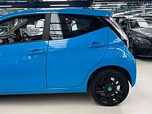 Used 2015 Toyota Aygo X-Cite Blue - Interior and Exterior details 20